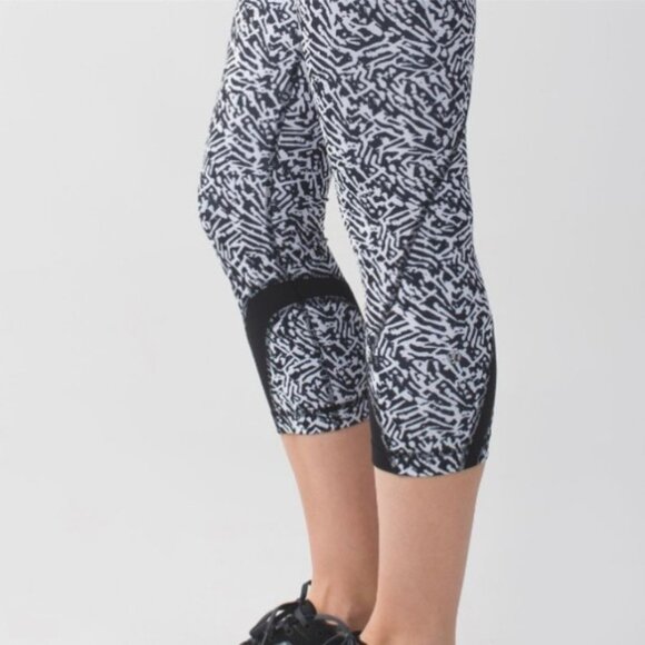 Lululemon Run Inspire Crop II FullOn Luxtreme Mini Brushed Animal Black White - Picture 3 of 9